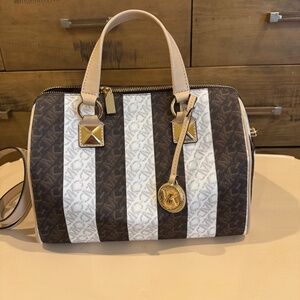 Michael Kors hand bag